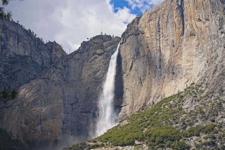 3. Yosemite National Park, California: Granite Cathedrals and Thundering Falls (Image Credits: Pexels)