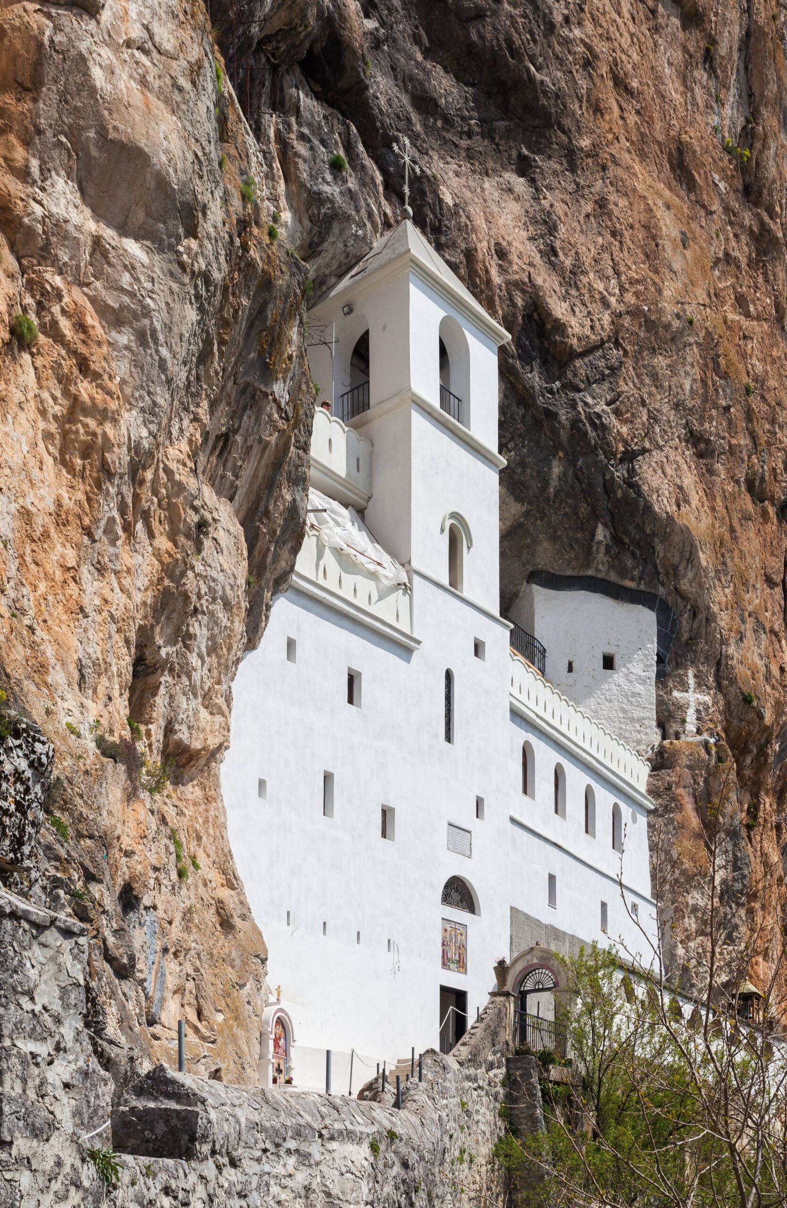 8. Ostrog Monastery, Montenegro (By Diego Delso, CC BY-SA 3.0)