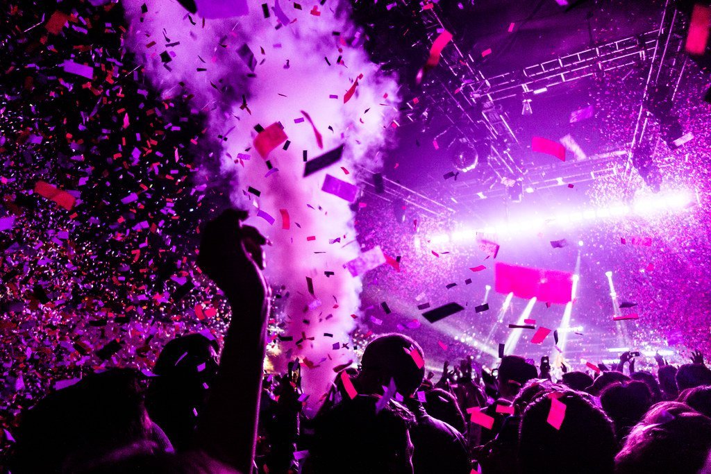 The Lasting Echo of a Great Night (Paul Katcher, Flickr, CC BY 2.0)