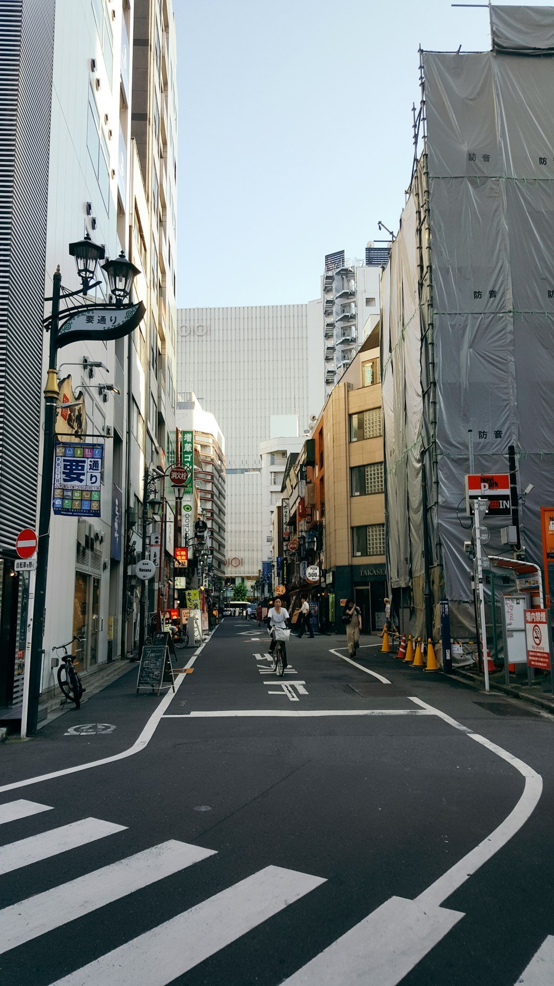 8. Spotless Streets Without Trash Cans (Image Credits: Unsplash)
