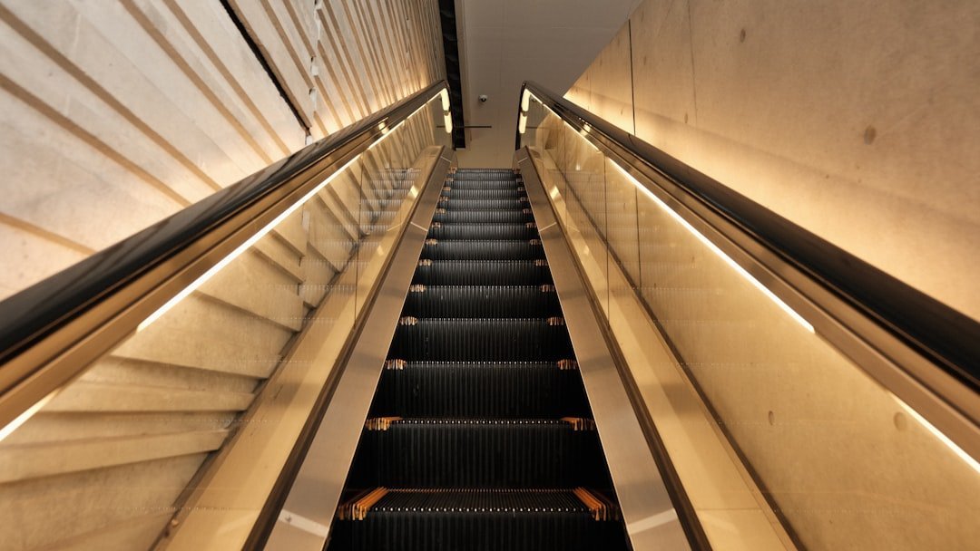 9. Escalator Rules Flip by City (Image Credits: Unsplash)
