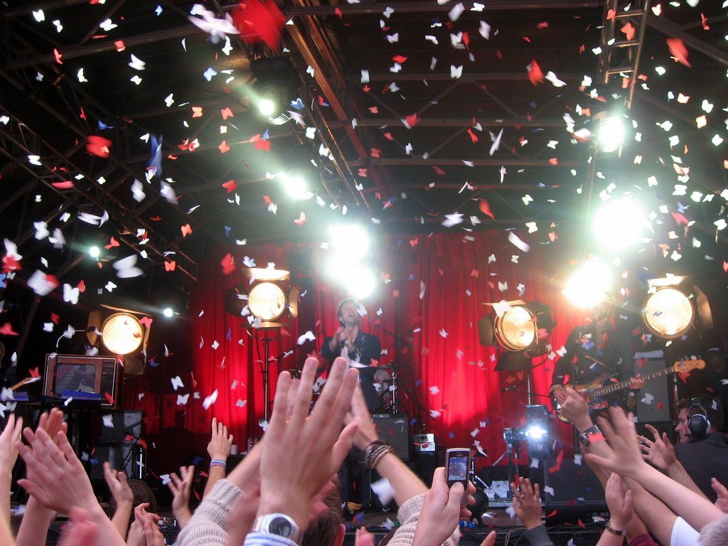 15. Coldplay – "Feelslikeimfallinginlove" (2024): ~$3.5 Million (wonker, Flickr, CC BY 2.0)