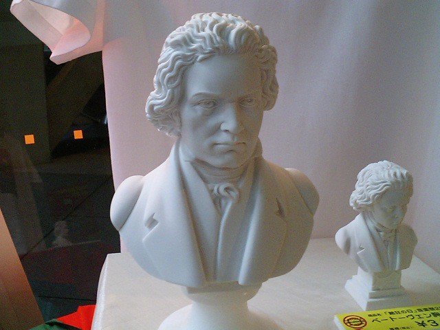 4. His Deafness Began Far Earlier Than Most People Realize (masaka, Flickr, CC BY 2.0)