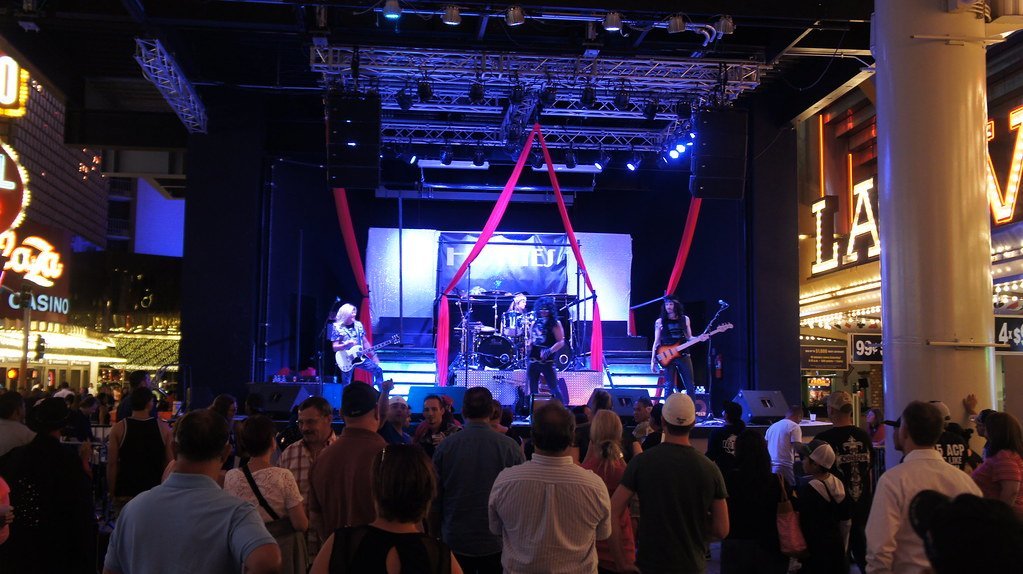 6. Grinding Nightly in Las Vegas Lounges (Tracy Hunter, Flickr, CC BY 2.0)