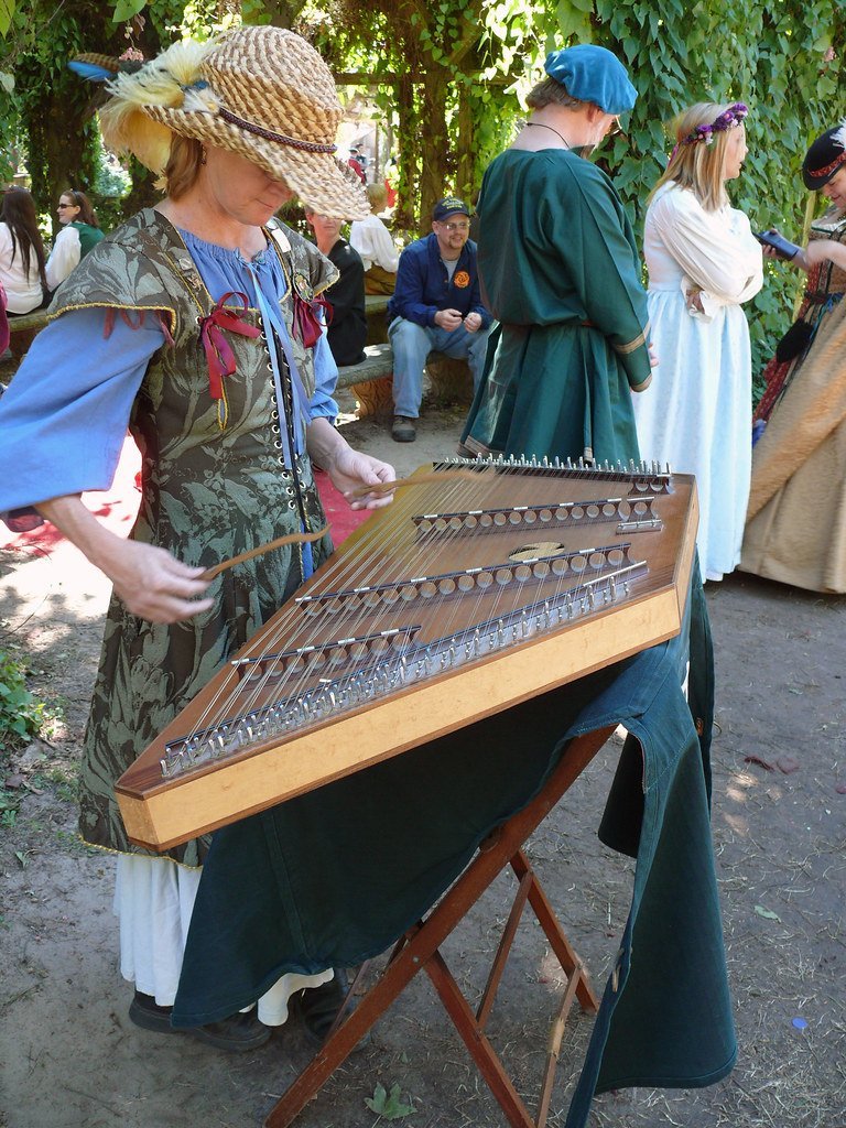 3. The Santur: An Ancient Hammer Dulcimer With Modern Potential (wgossett, Flickr, CC BY-SA 2.0)
