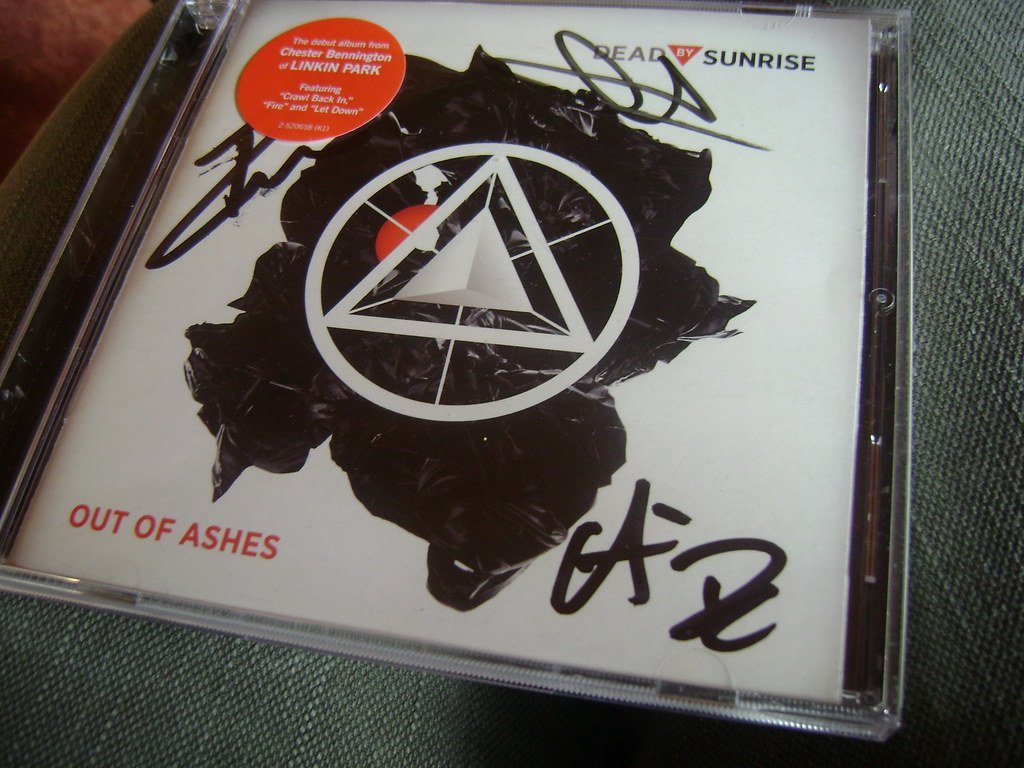 Fact 9: He Founded Dead by Sunrise as an Emotional Creative Outlet (GeekShadow, Flickr, CC BY 2.0)