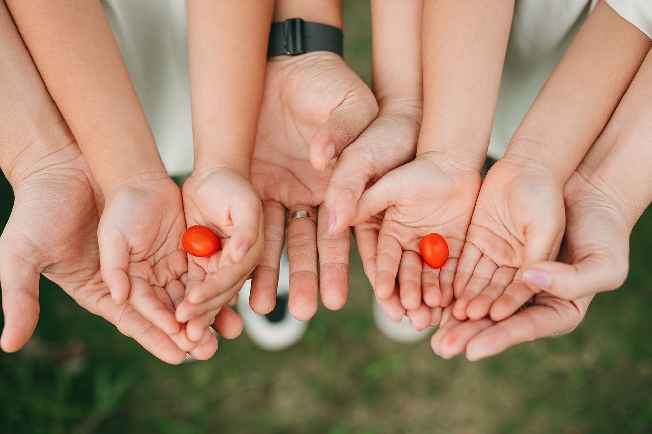 Gardening as a Social and Community Bridge (Image Credits: Pixabay)