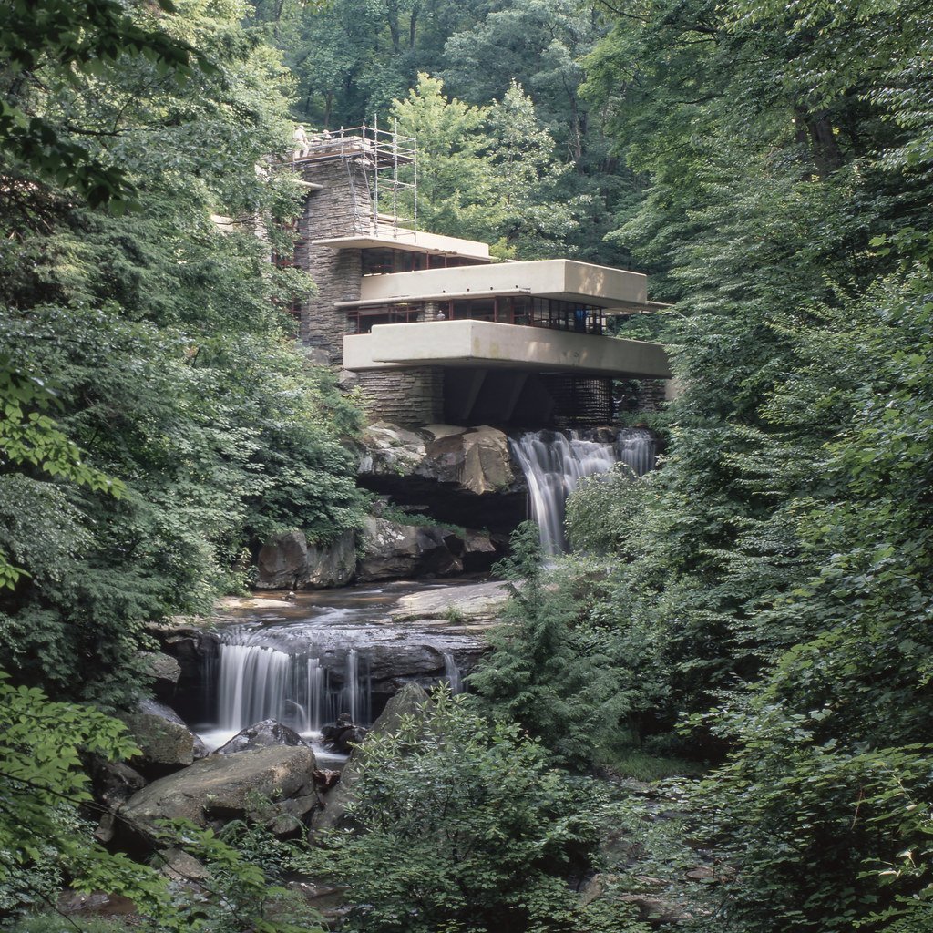 1. Fallingwater - Mill Run, Pennsylvania (BillMcMannis, Flickr, CC BY 2.0)