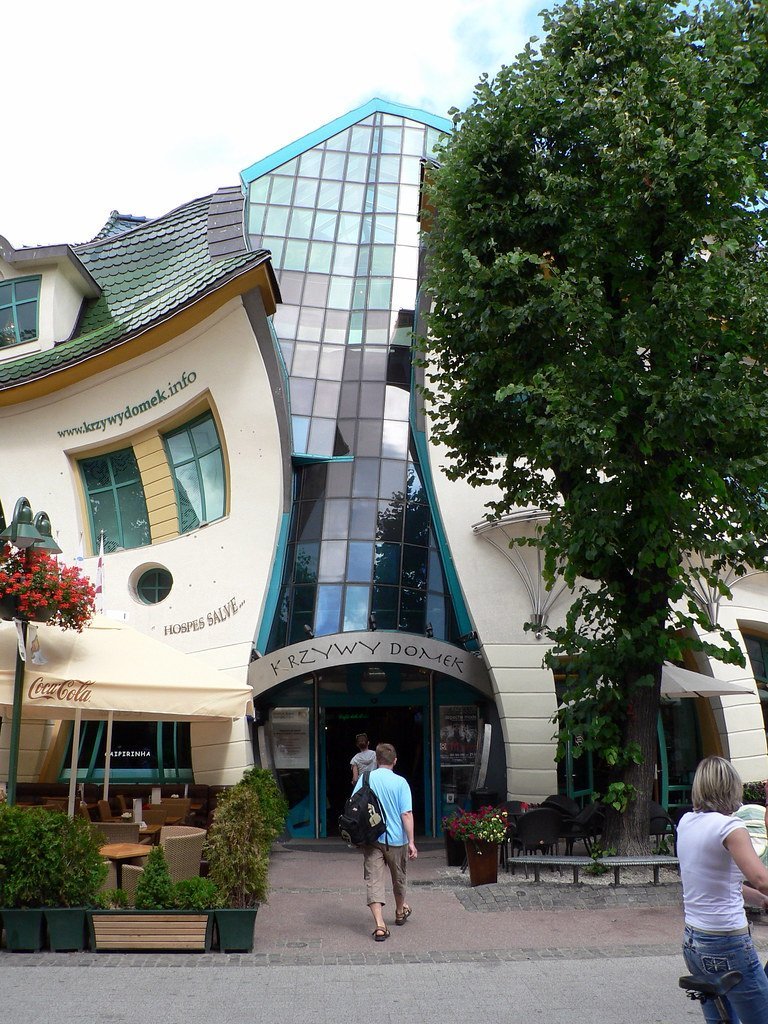 6. The Crooked House (Krzywy Domek), Sopot, Poland (lostajy, Flickr, CC BY 2.0)