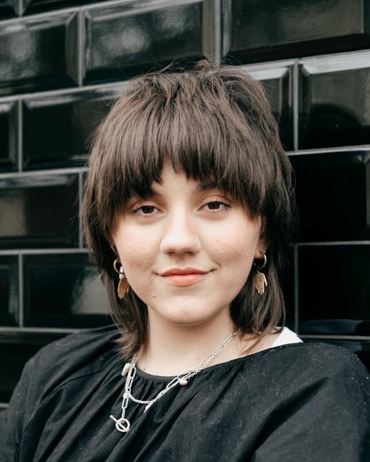 7. Punky, Piece-y Layers: Choppy Cuts With Downtown Energy (Image Credits: Pexels)