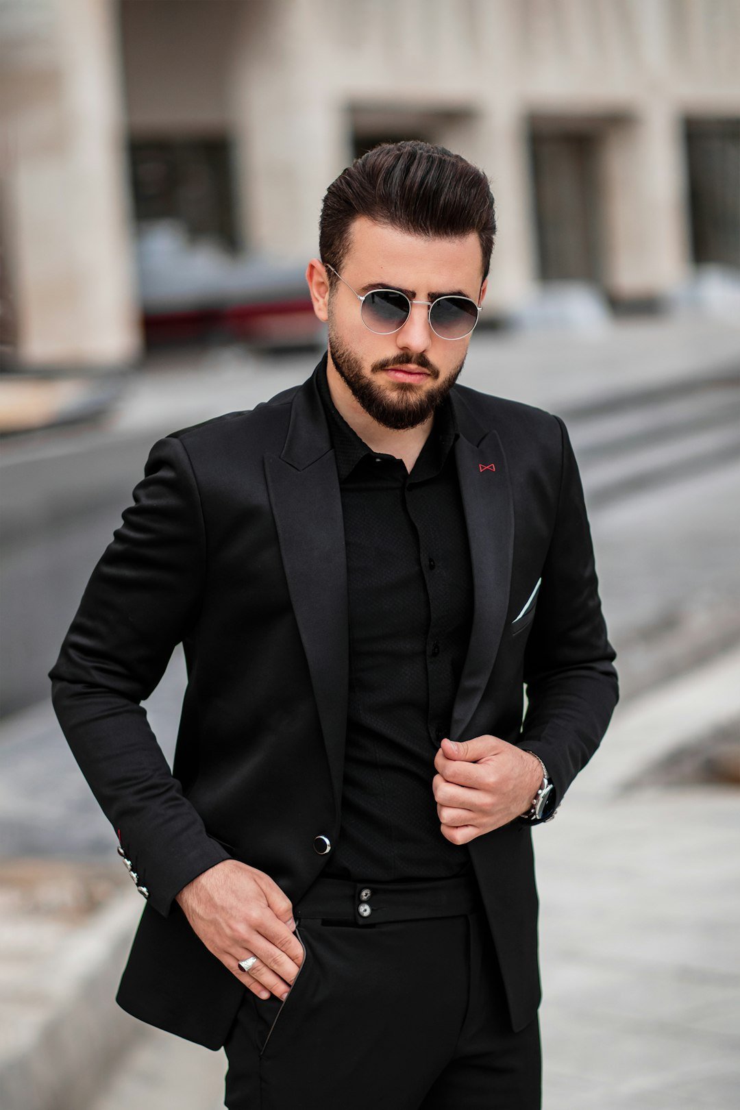 2. Tailored Blazer Over a Monochrome Base (Image Credits: Unsplash)
