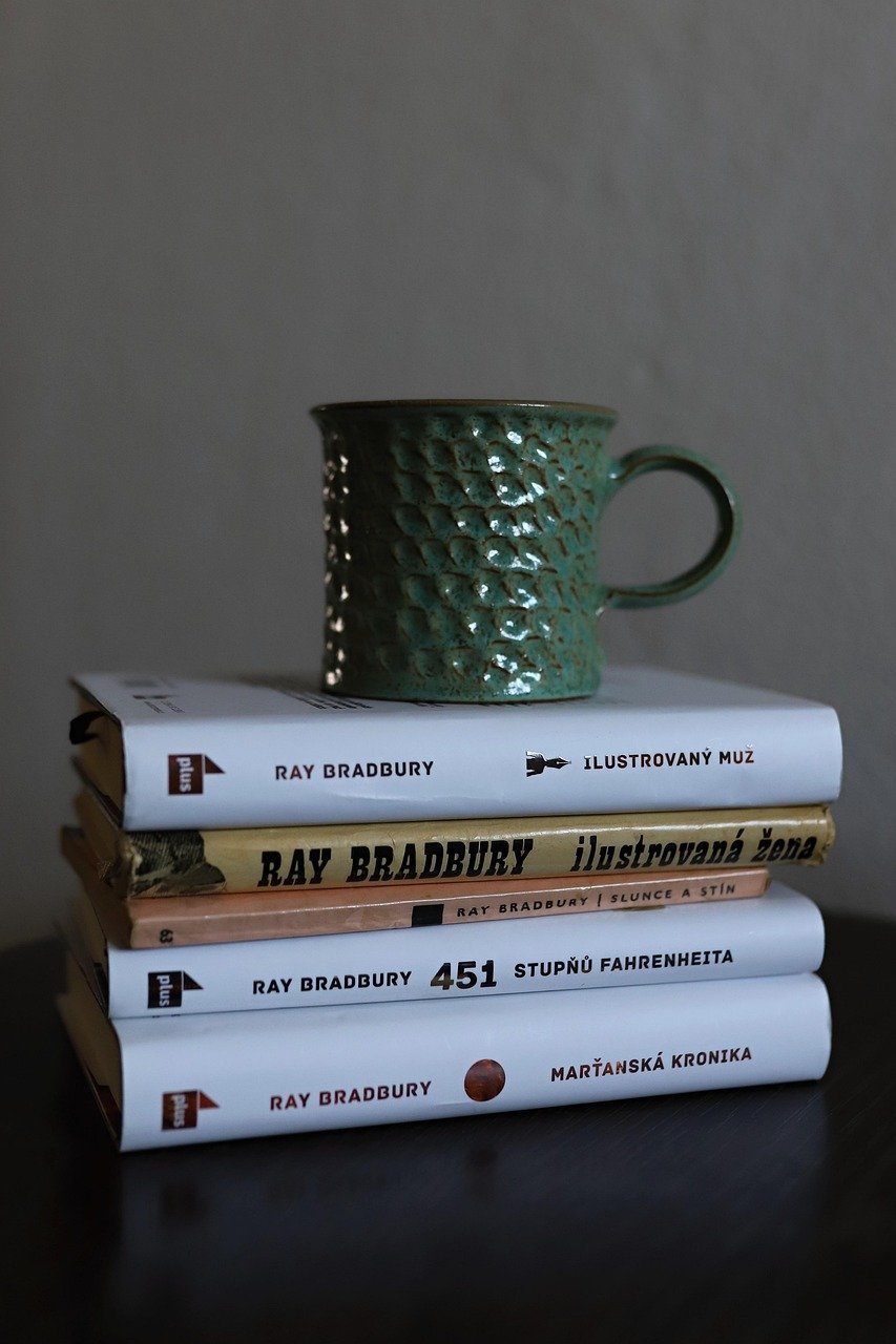 9. Ray Bradbury: The Book Burner Who Saw the Screen Age (Image Credits: Pixabay)