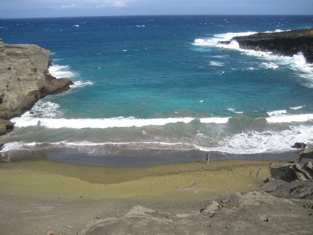 Papakōlea Green Sand Beach, Hawaii, USA (dannyman, Flickr, CC BY-SA 2.0)
