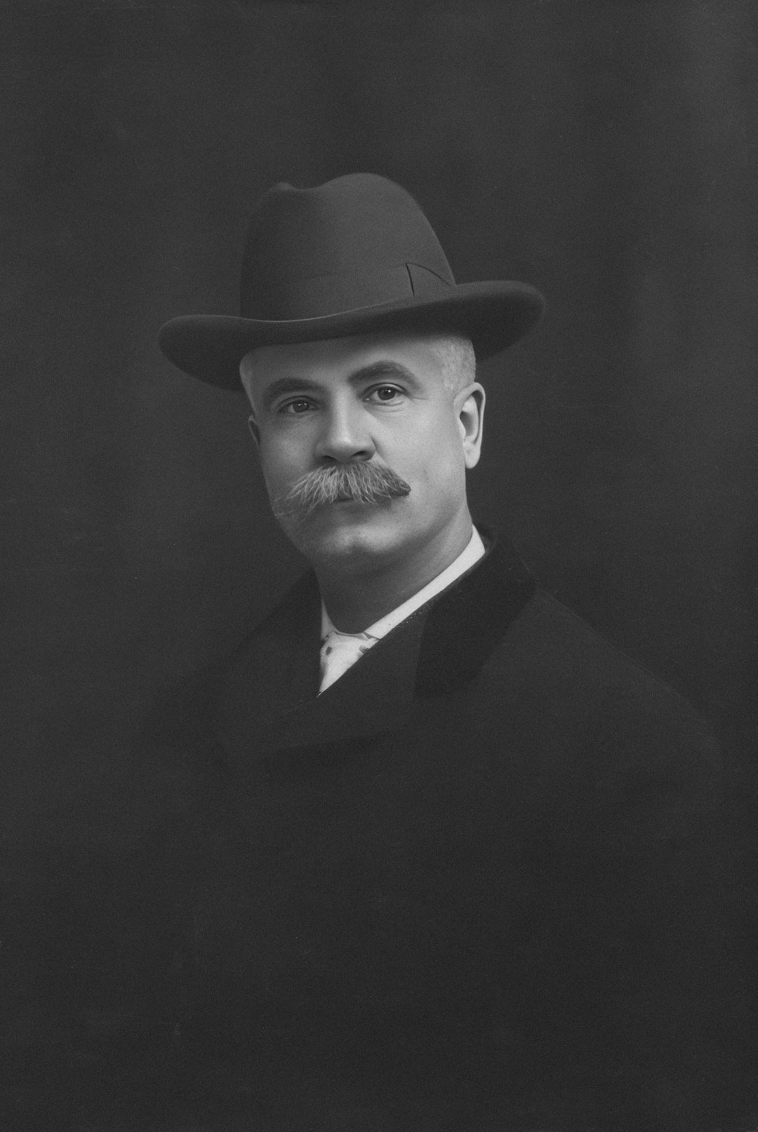 2. Ernest Hemingway vs. William Faulkner: The War Over Words (Image Credits: Unsplash)