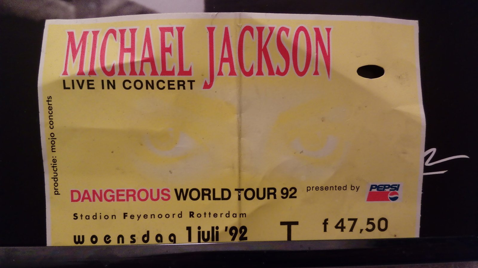 8. "Beat It" and "Billie Jean" - Victory Tour (1984) (By Donald Trung Quoc Don (Chữ Hán: 徵國單) - Wikimedia Commons - © CC BY-SA 4.0 International.(Want to use this image?)Original publication 📤: --Donald Trung 『徵國單』 (No Fake News 💬) (WikiProject Numismatics 💴) (Articles 📚) 20:25, 21 October 2021 (UTC), CC BY-SA 4.0)