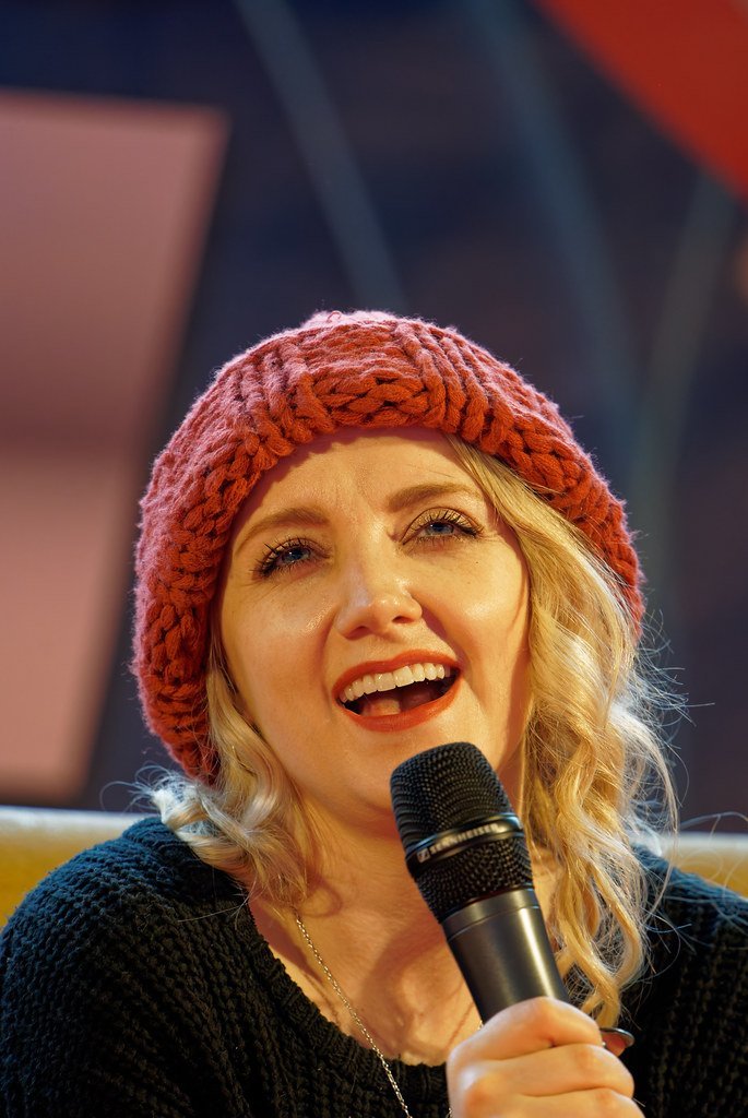 The Girl on the Train by Paula Hawkins (Miguel Discart & Kiri Karma, Flickr, CC BY-SA 2.0)