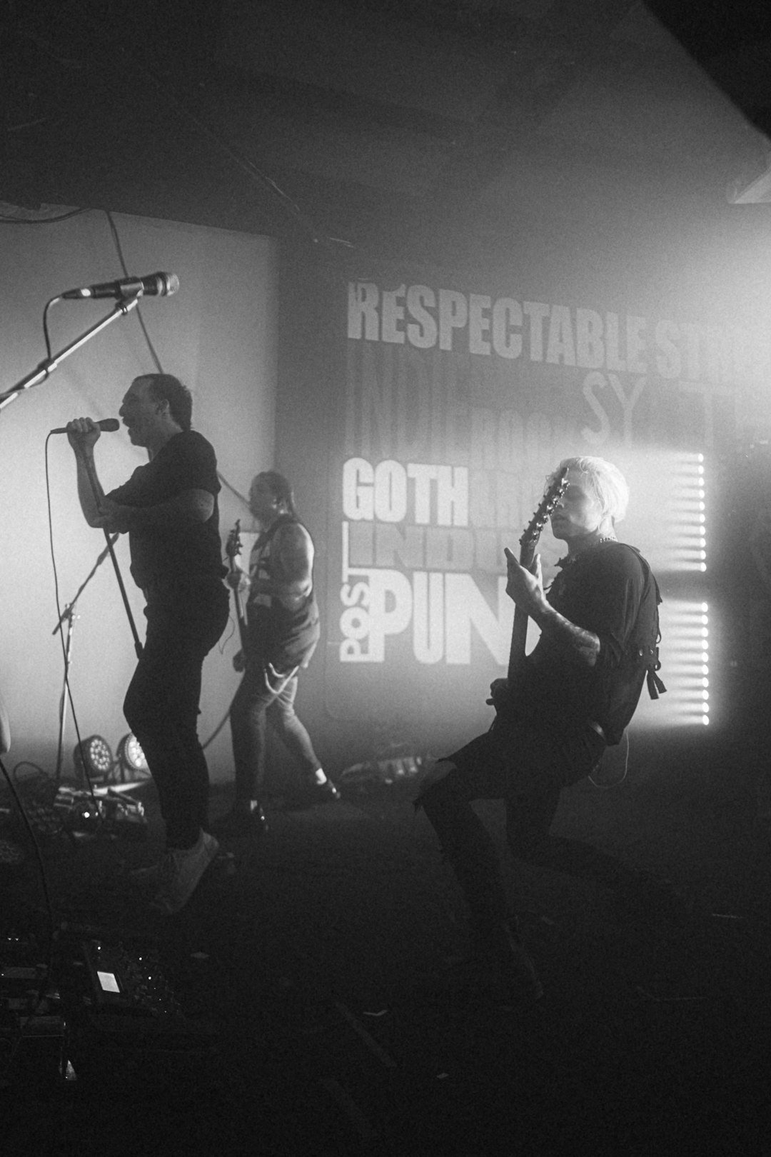 The Post-Punk Architecture That Built Alternative Rock (Image Credits: Unsplash)