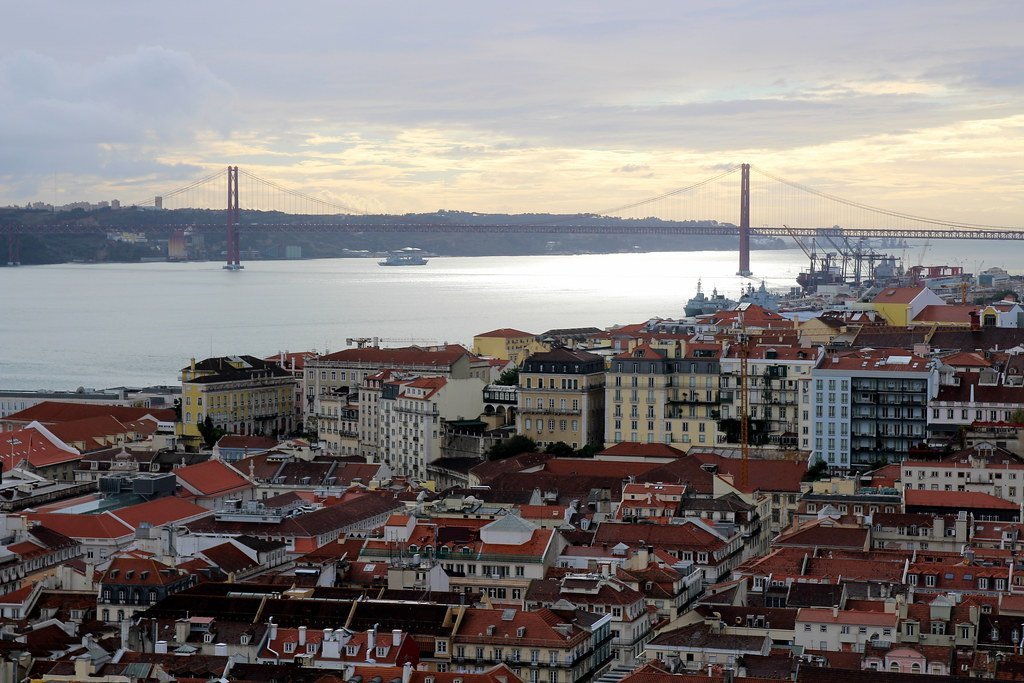 10. Lisbon, Portugal - The City That Looks Different Every Hour (Bex.Walton, Flickr, CC BY 2.0)