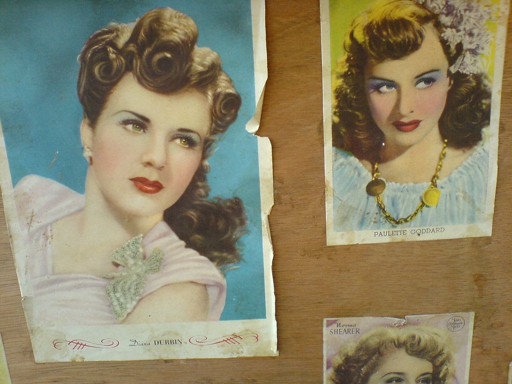 Fabricated Identities and Manufactured Stars (Mary Hutchison, Flickr, CC BY 2.0)