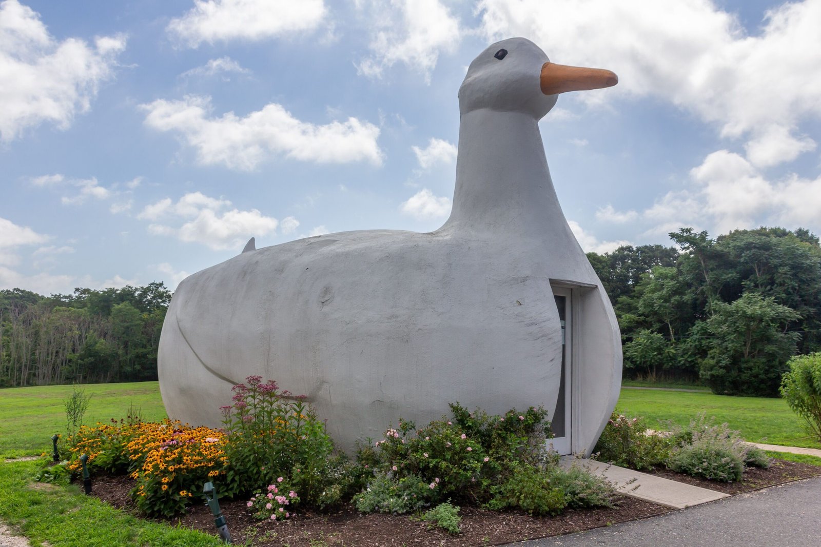 The Big Duck in Long Island, New York (By Photograph by Mike Peel (www.mikepeel.net)., CC BY-SA 4.0)