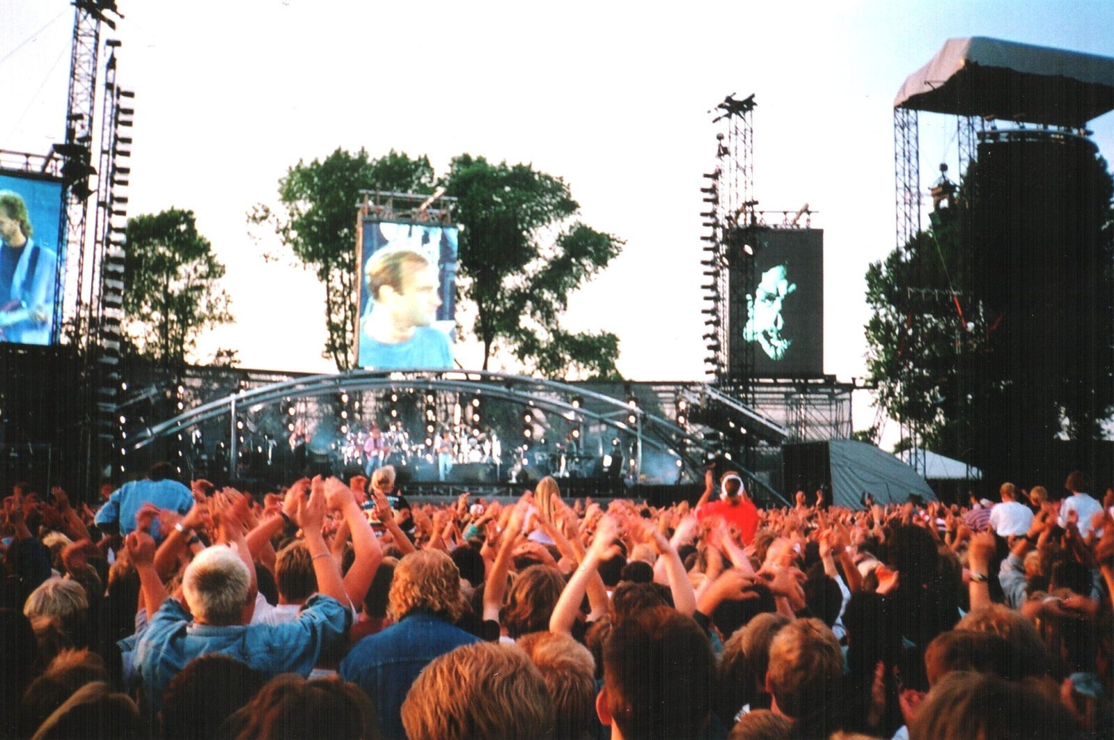 Joe Cocker Soulifies Beatles at Woodstock (By Derzsi Elekes Andor, CC BY-SA 3.0)