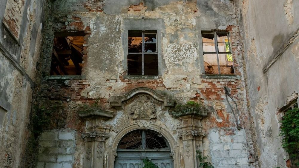 These 8 Abandoned Historical Sites Hold More Secrets Than Modern Cities.