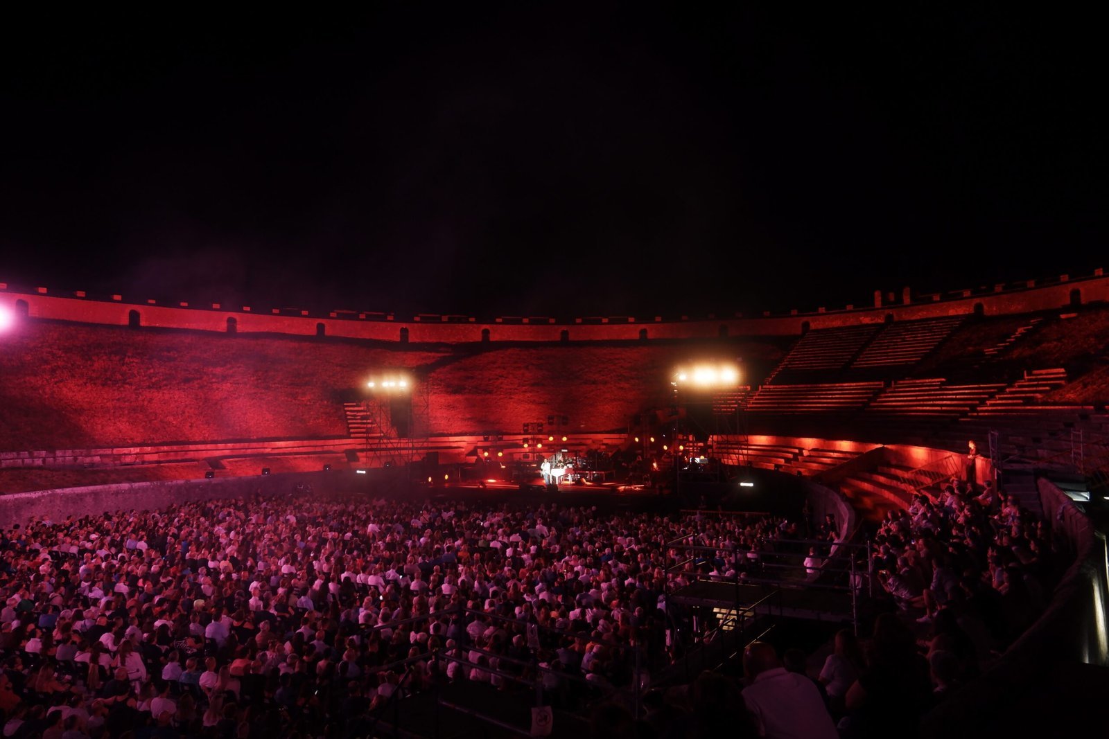 Antonello Venditti at Circo Massimo, Rome (2001): Football, Music, and 1.8 Million Italians (By Francesco Laise, CC BY-SA 4.0)