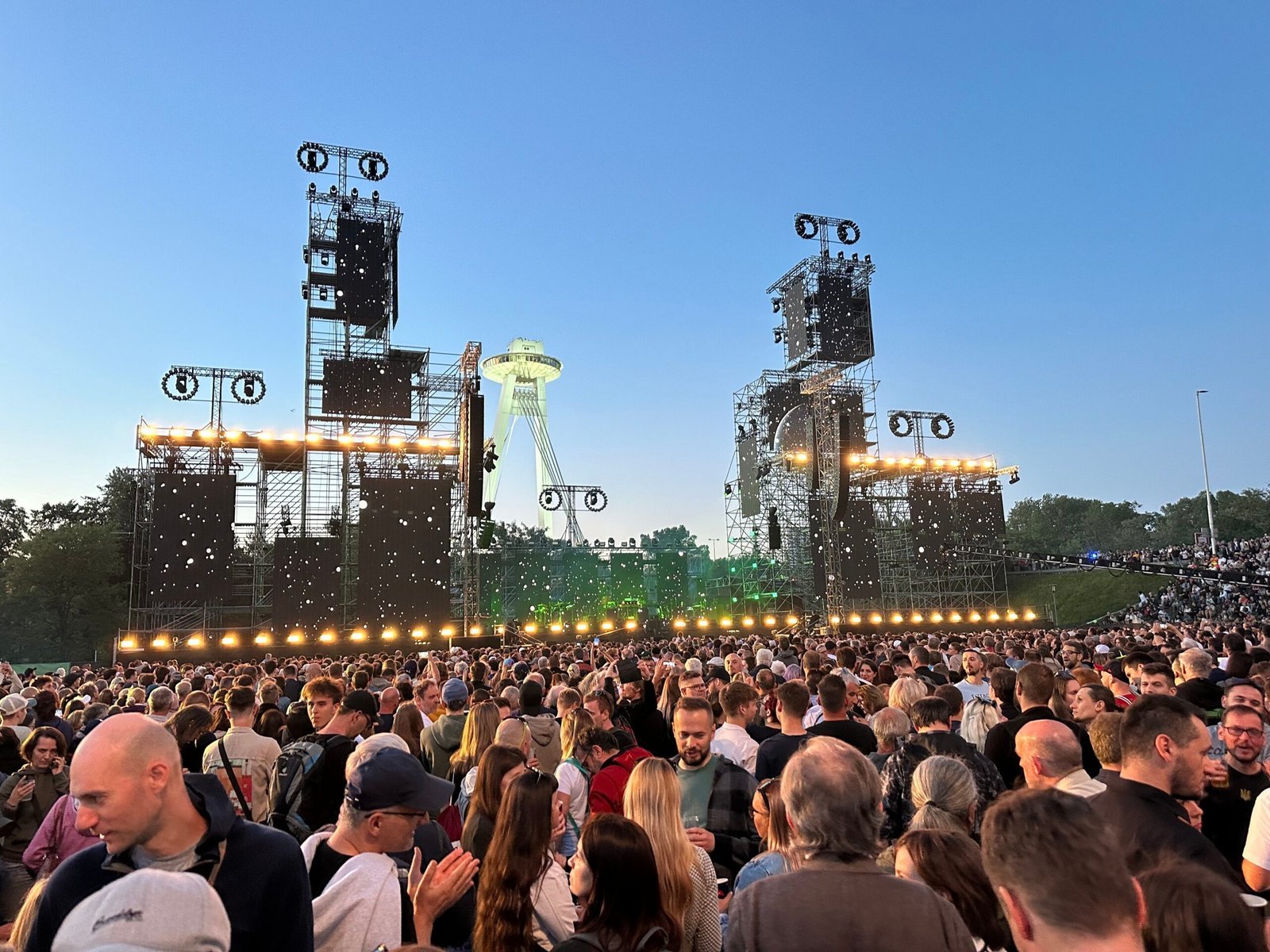 Jean-Michel Jarre at La Défense, Paris (1990): Bastille Day Goes Monumental (By PepTheVoyager, CC BY 4.0)