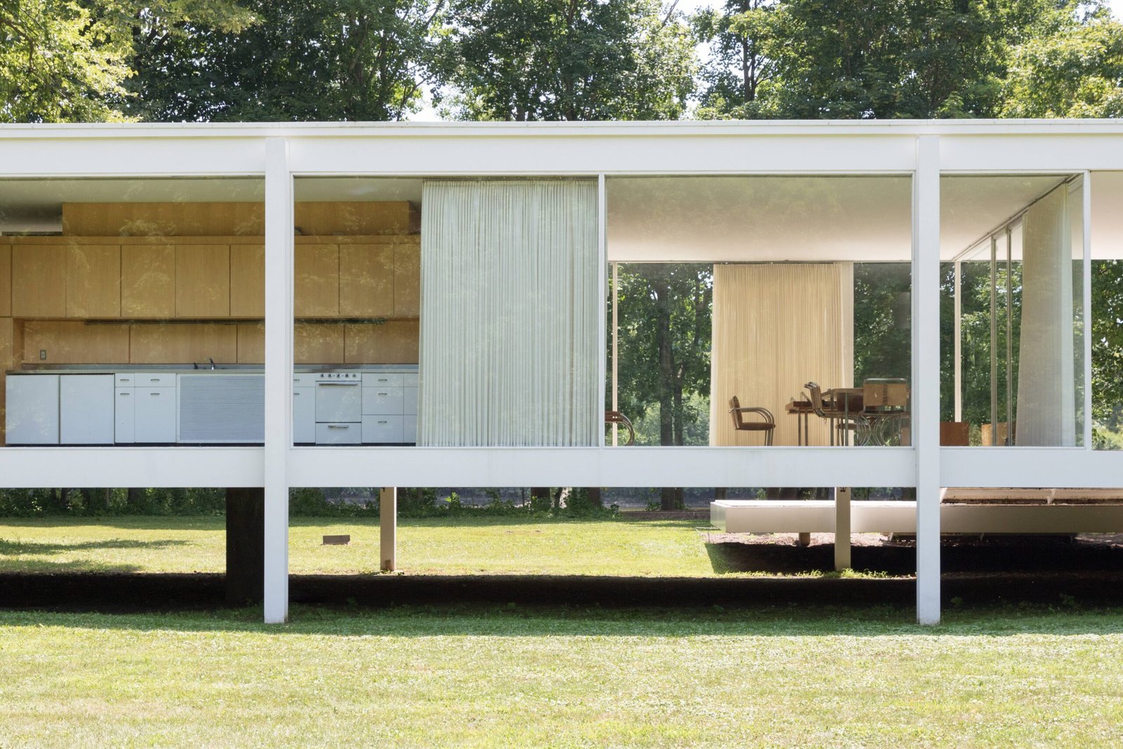 12. The Farnsworth House, Illinois, USA (By Paul R. Burley, CC BY-SA 4.0)