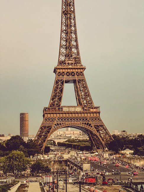 The Eiffel Tower: Nearly Demolished and Secretly Armed (Image Credits: Pexels)