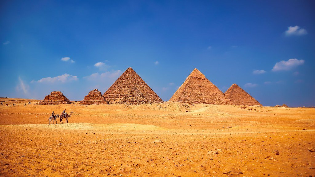 8. The Pyramids of Giza, Egypt – Ancient Giants Facing Modern Threats (pyramidtextsonline, Flickr, CC BY 2.0)