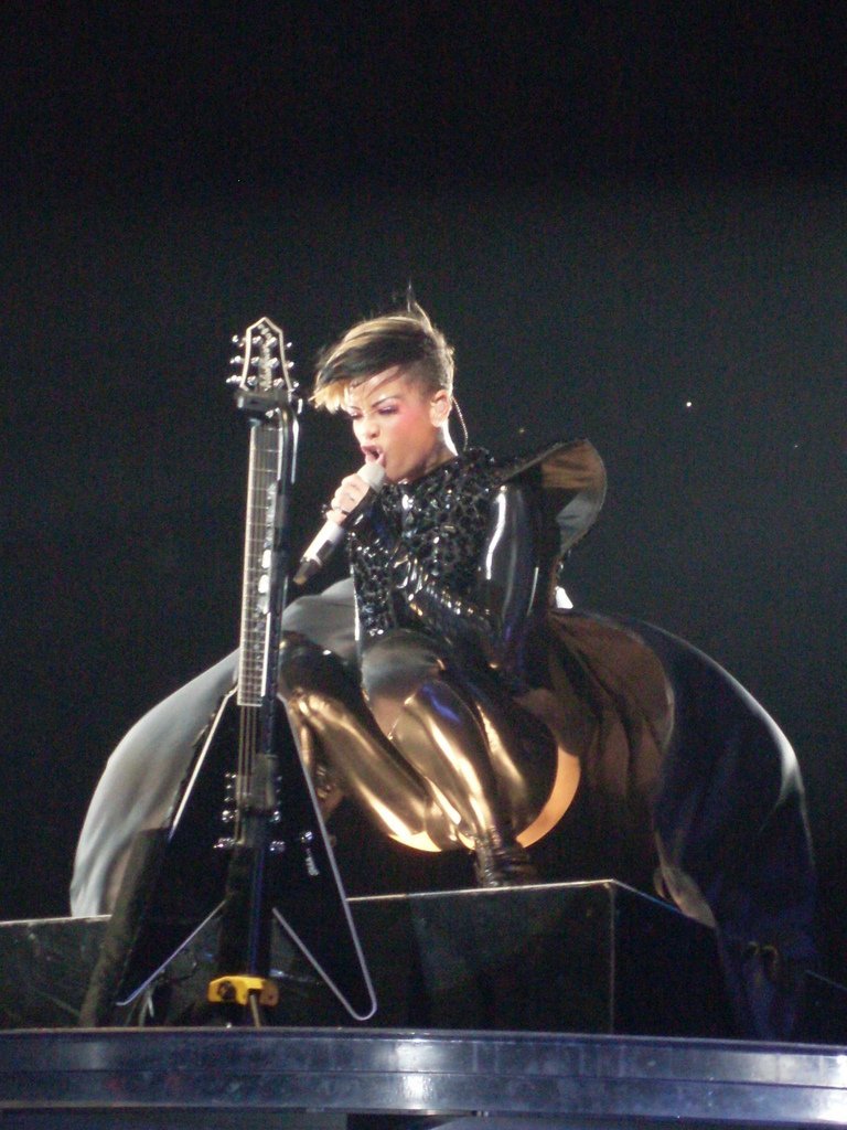 "Umbrella" by Rihanna (Originally posted to Flickr as Rihanna - Last Girl on Earth Tour, CC BY 2.0)