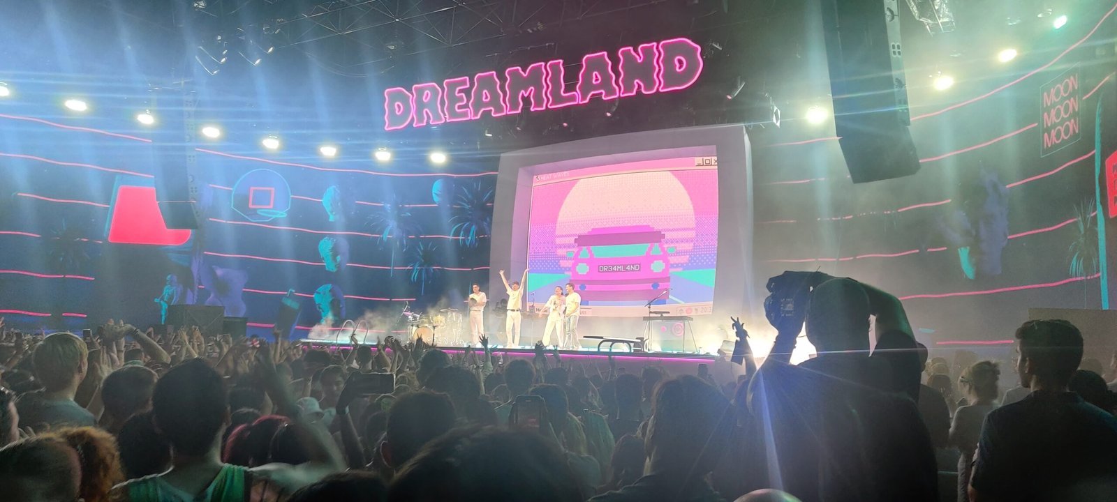 12. "Heat Waves" – Glass Animals (2020): The Longest-Charting Song in Hot 100 History (By Legoktm, CC BY-SA 4.0)