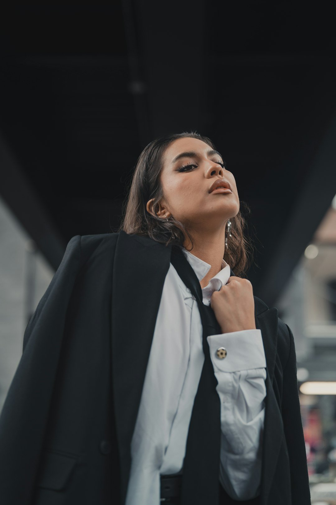 3. The Power Suit: Dressing for the Corner Office (Image Credits: Unsplash)