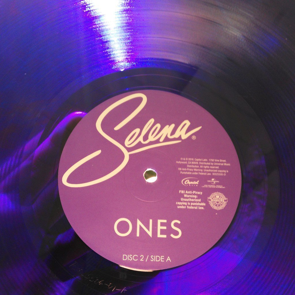 Selena (Ms. Phoenix, Flickr, CC BY 2.0)