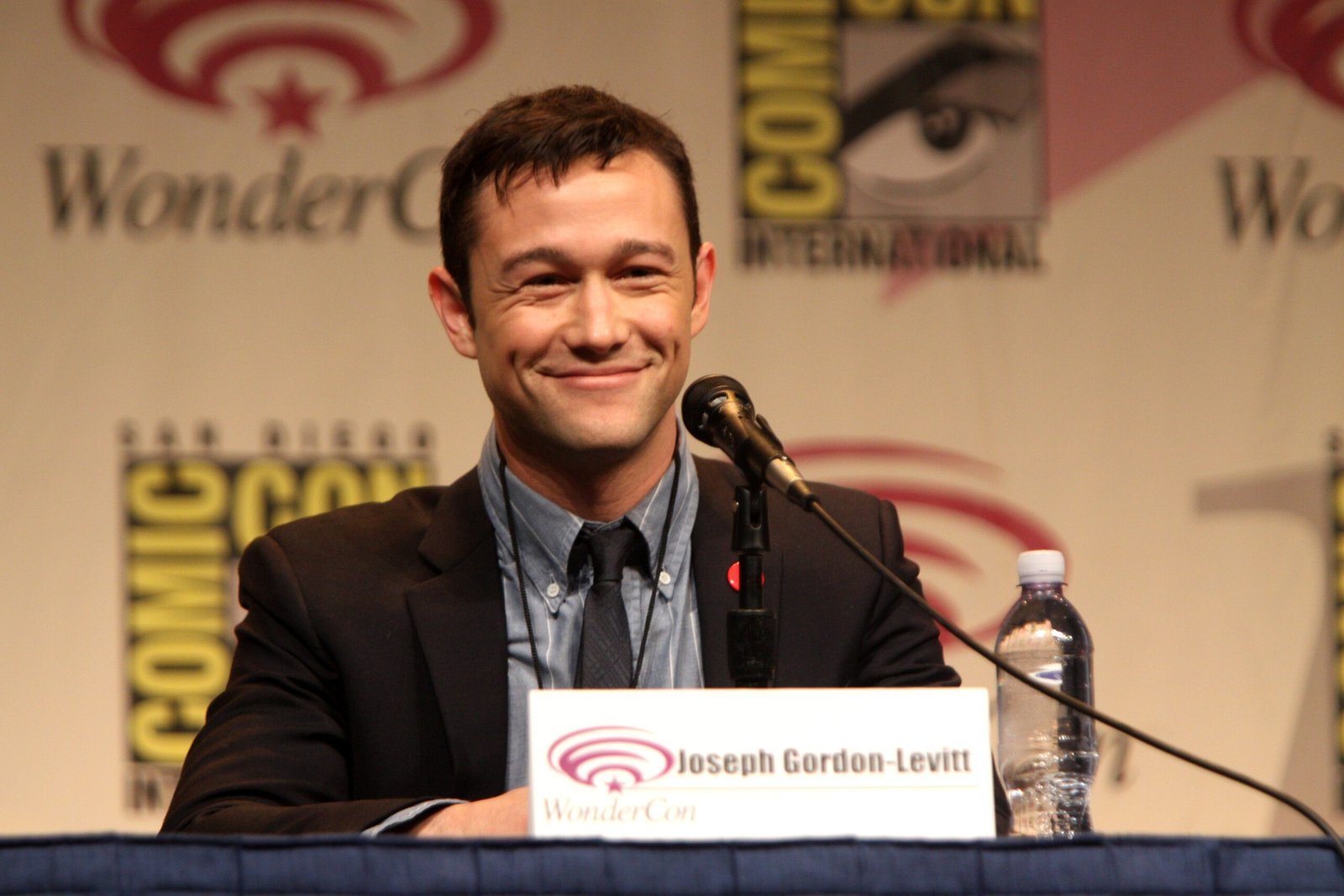 Brick (2005) (Joseph Gordon-Levitt

Uploaded by maybeMaybeMaybe, CC BY-SA 2.0)