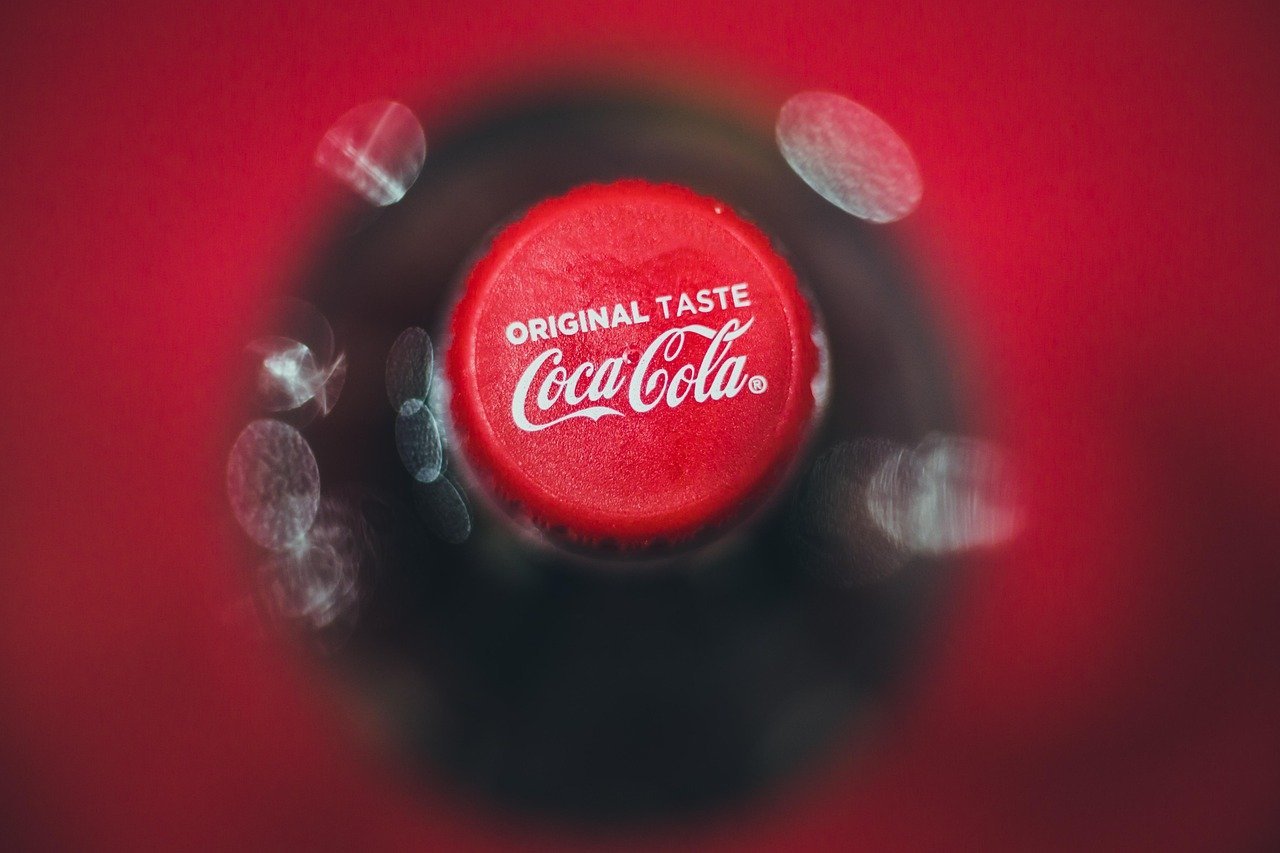 Coca-Cola "I'd Like to Teach the World to Sing" (1971) (Image Credits: Pixabay)
