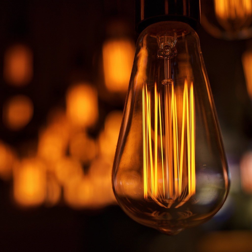 The Incandescent Light Bulb: Turning Night Into Day (wZa HK, Flickr, CC BY 2.0)