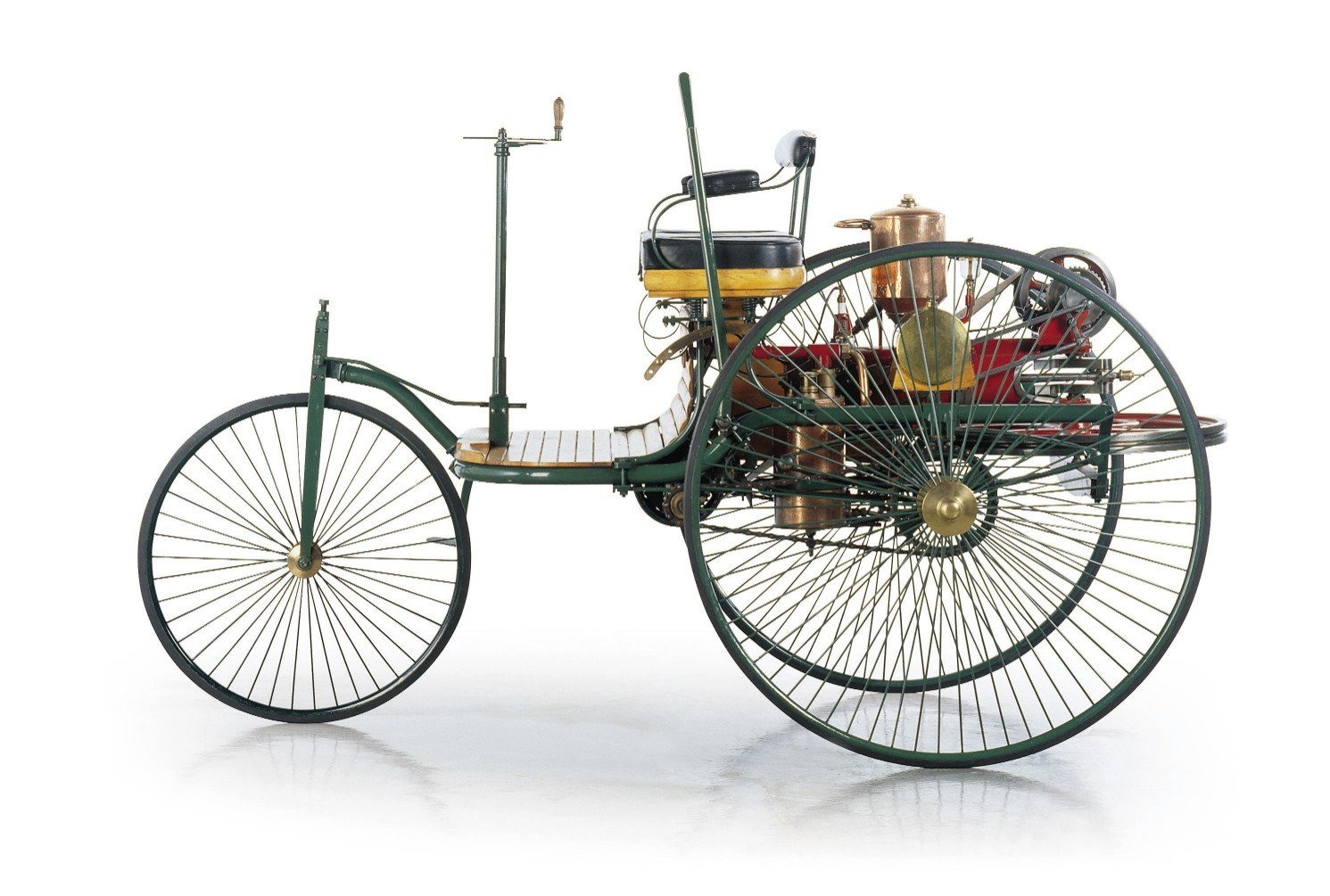 The Internal Combustion Engine and Early Automobile: The Seed of Modern Mobility (Mediaseite der DaimlerChrysler AGfirst upload to de.wp: 	15:48, 18. Dez. 2005 by de:User:Cete, CC BY-SA 3.0)