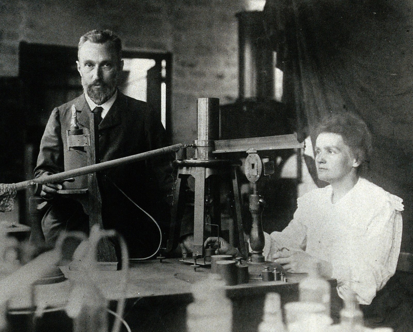 Marie Curie: Carrying Radioactivity in Her Pockets (hp.ujf.cas.cz (uploader=--Kuebi 18:28, 10 April 2007 (UTC)), Public domain)