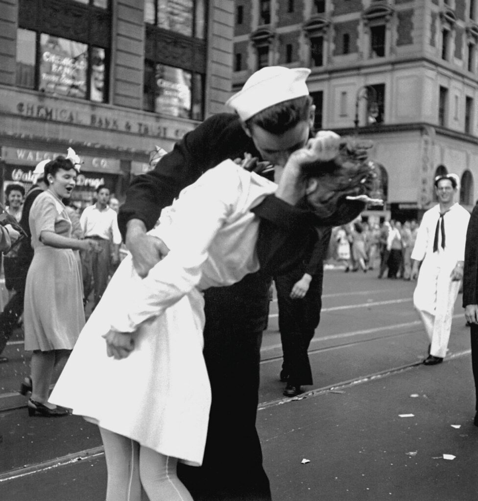 V-J Day Kiss in Times Square (1945) (Image Credits: Flickr)