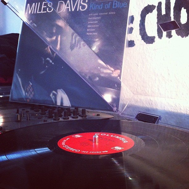 Miles Davis’ Kind of Blue (1959) (Freenerd, Flickr, CC BY 2.0)