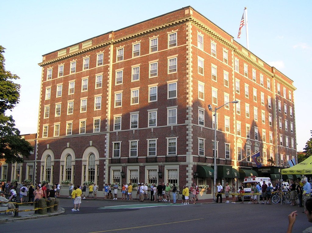 Hawthorne Hotel, Salem, Massachusetts (}{enry, Flickr, CC BY 2.0)