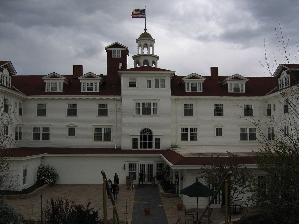 The Stanley Hotel, Estes Park, Colorado (j0055, Flickr, CC BY 2.0)