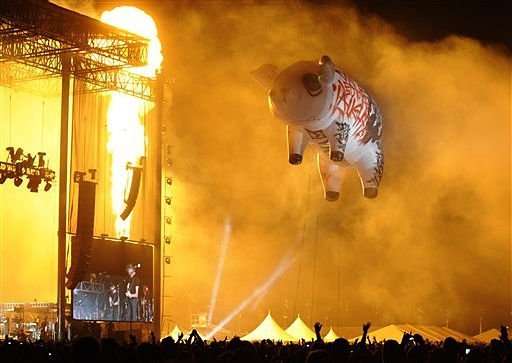 Roger Waters' Pig Balloon Escaped Into the Wild (By Michael Simone, CC BY-SA 3.0)