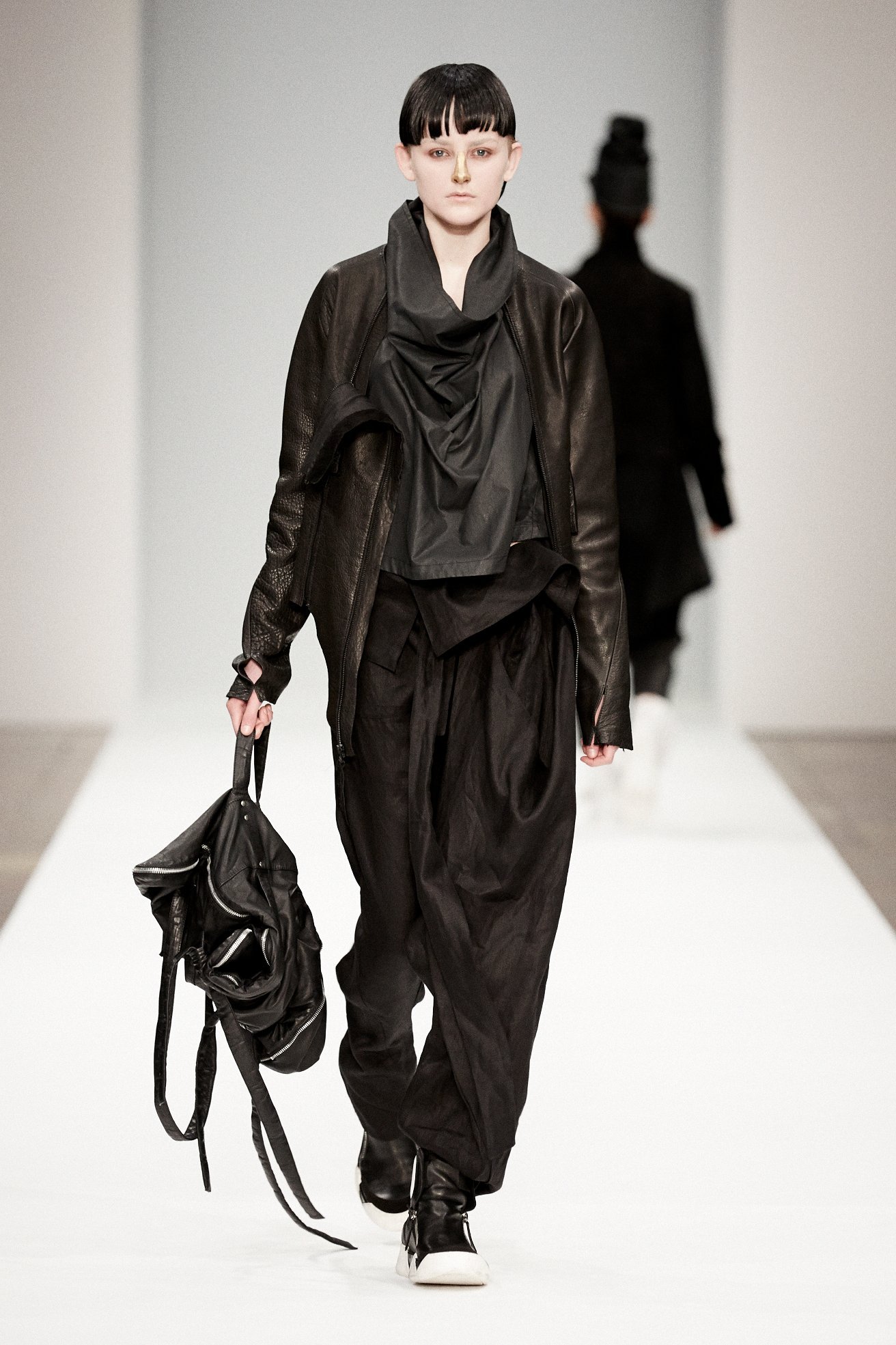 Rei Kawakubo Shocks Paris with Deconstruction (1982) (Image commissioned by Barbara I Gongini for AW 2016 Runway Show, CC BY-SA 4.0)