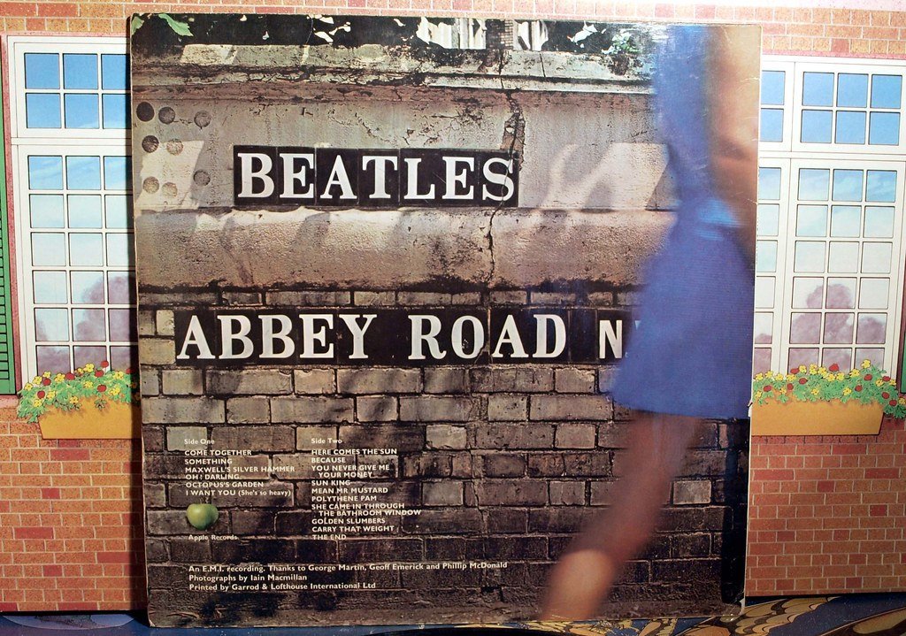 The Beatles – Abbey Road (badgreeb RECORDS - art -photos, Flickr, CC BY-SA 2.0)
