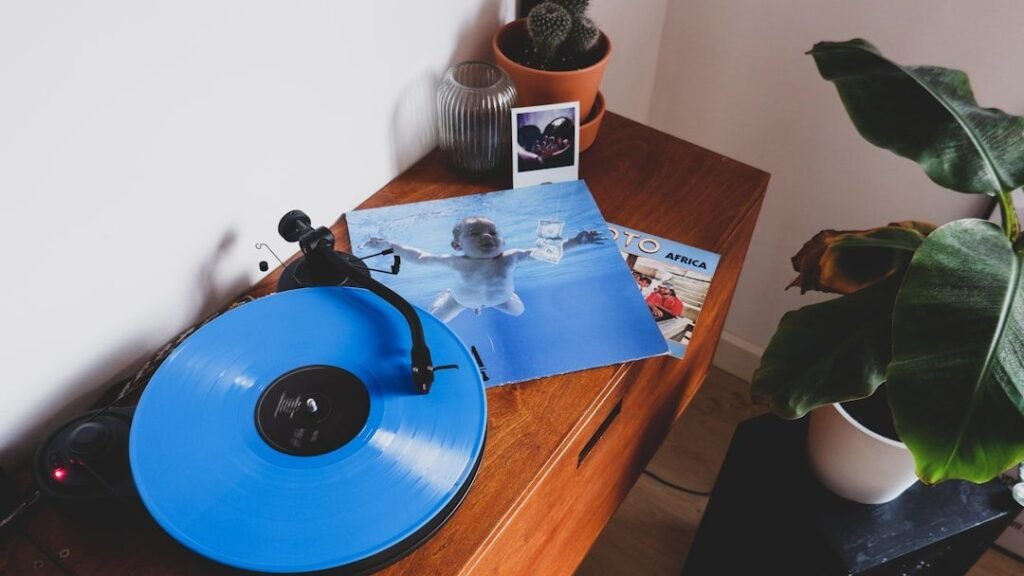 10 Legendary Album Covers That Are Artworks in Themselves (and Their Hidden Meanings).