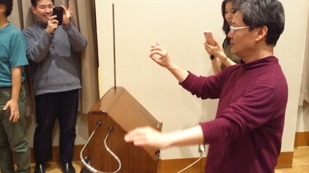 Theremin (masaka, Flickr, CC BY 2.0)