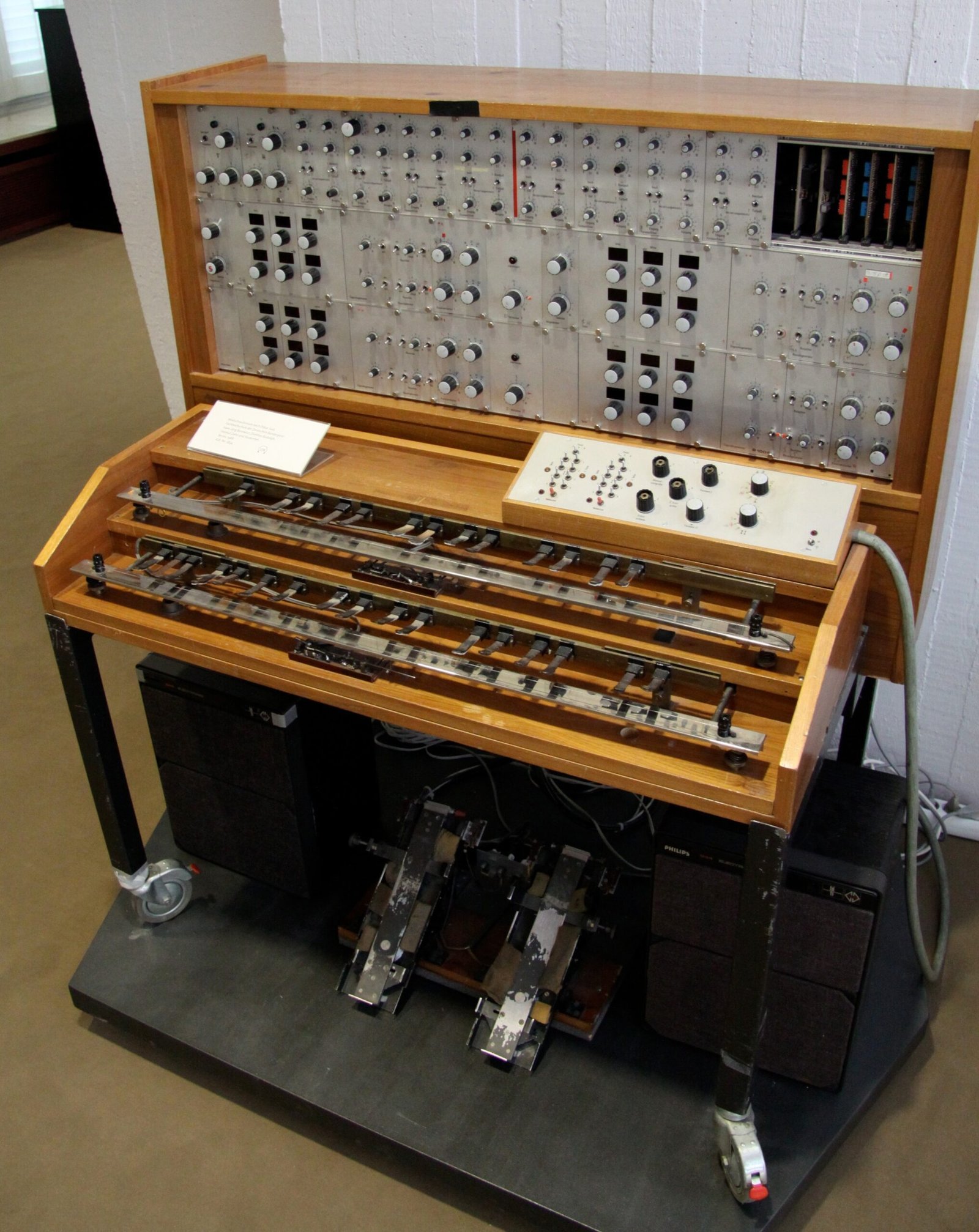 Trautonium (By Morn the Gorn, CC BY-SA 3.0)